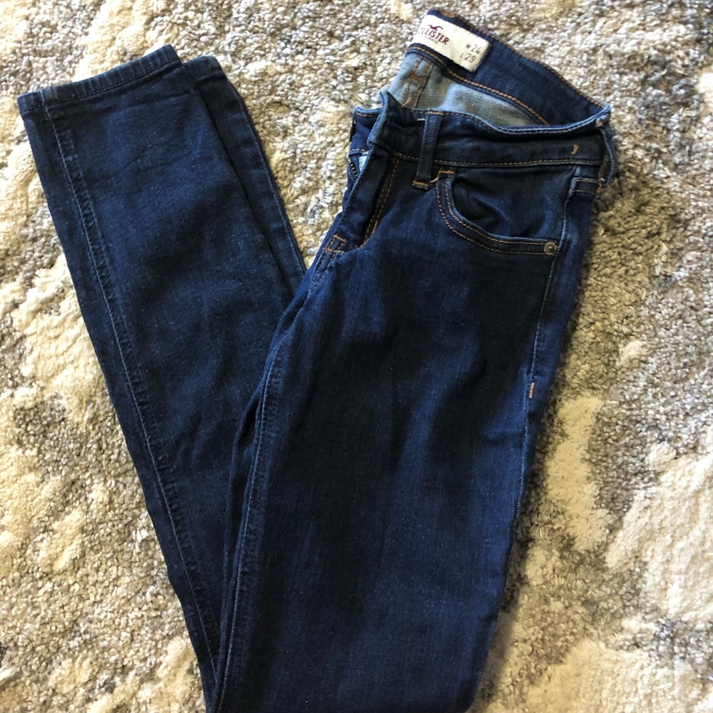HOLLISTER- LOW RISE- Skinny leg Size: 0-short